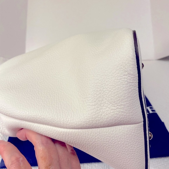 ❤️ Dooney & Bourke White Juliette Hobo NWT! - Picture 3 of 16